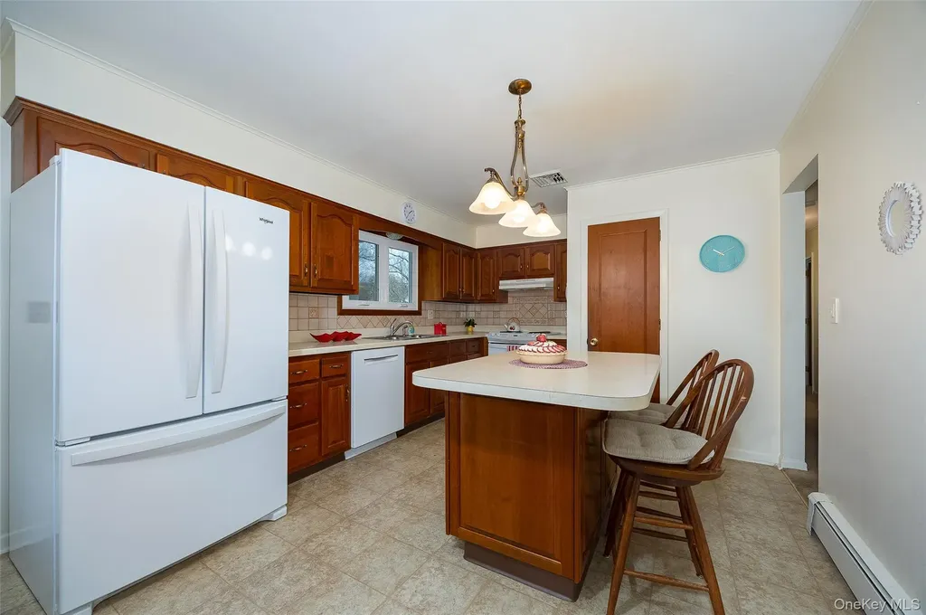 13 Chestnut Street Red Hook NY 12571