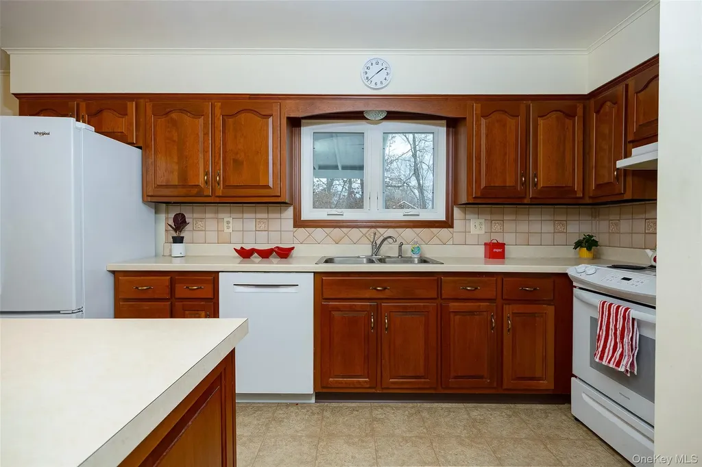 13 Chestnut Street Red Hook NY 12571