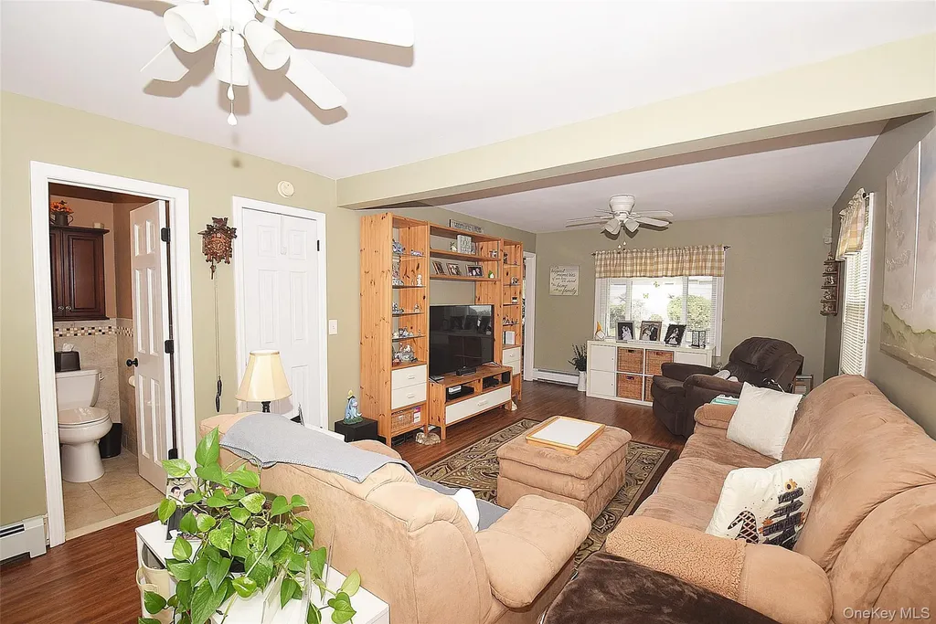 49 Cutter Lane Levittown NY 11756