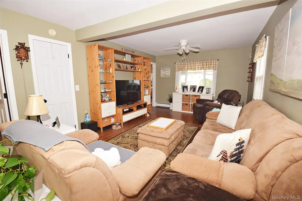 49 Cutter Lane Levittown NY 11756
