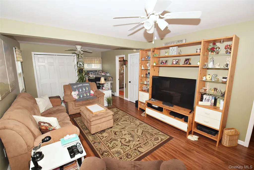 49 Cutter Lane Levittown NY 11756