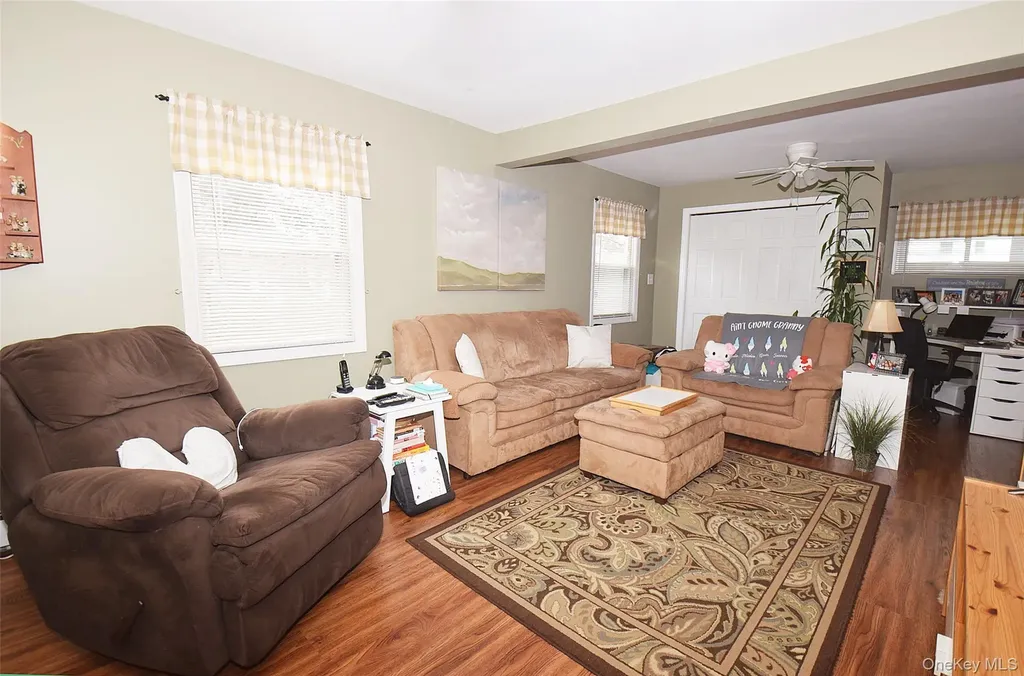49 Cutter Lane Levittown NY 11756