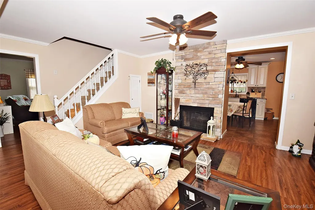 49 Cutter Lane Levittown NY 11756