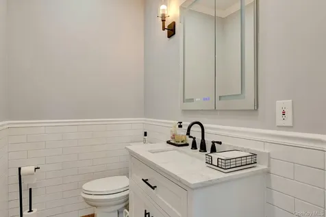 150 Landing Lane Baiting Hollow NY 11933