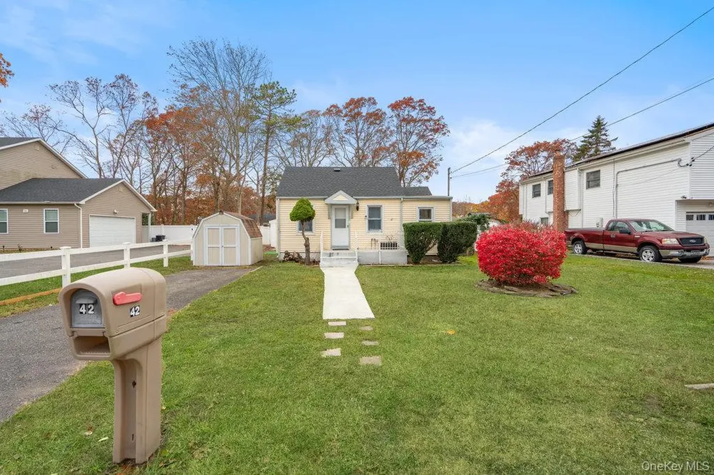 42 Mayfield Drive Mastic Beach NY 11951