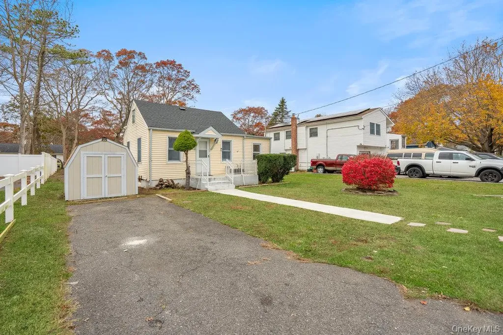 42 Mayfield Drive Mastic Beach NY 11951