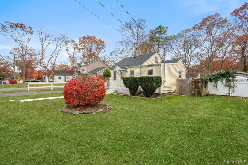 42 Mayfield Drive Mastic Beach NY 11951