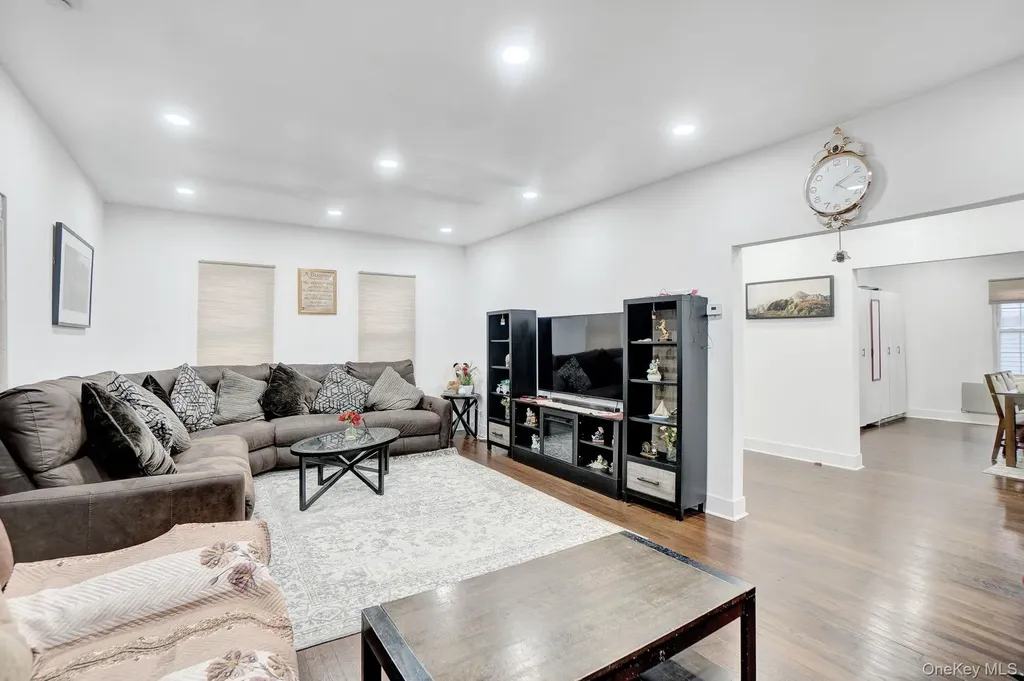 810 Wallace Avenue Baldwin NY 11510