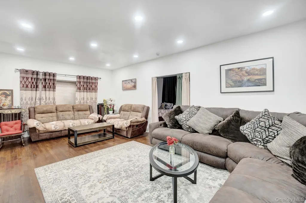 810 Wallace Avenue Baldwin NY 11510