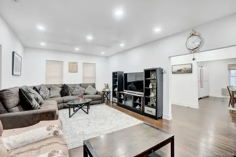 810 Wallace Avenue Baldwin NY 11510