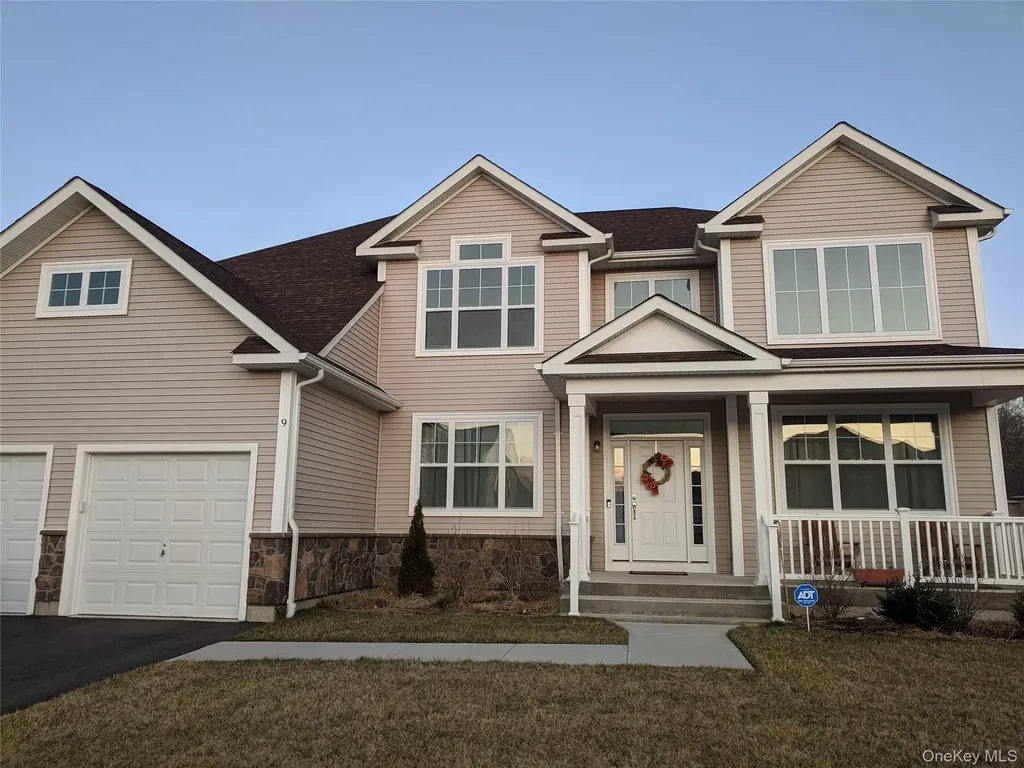 9 Lilac Lane Ridge NY 11961