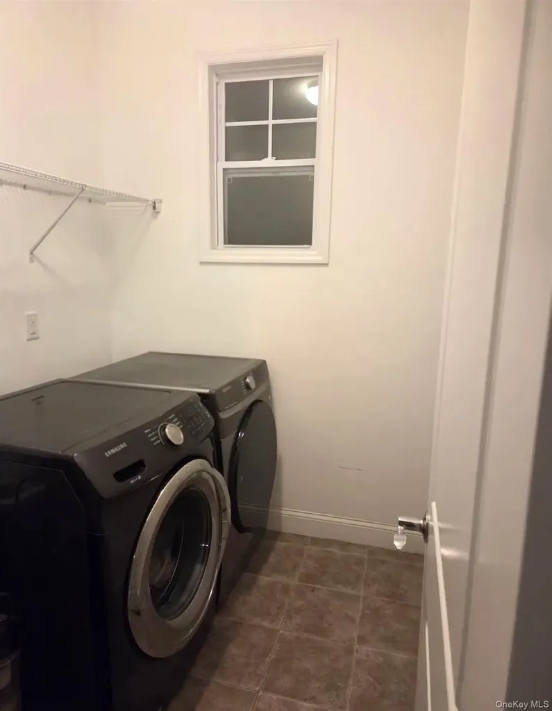 9 Lilac Lane Ridge NY 11961