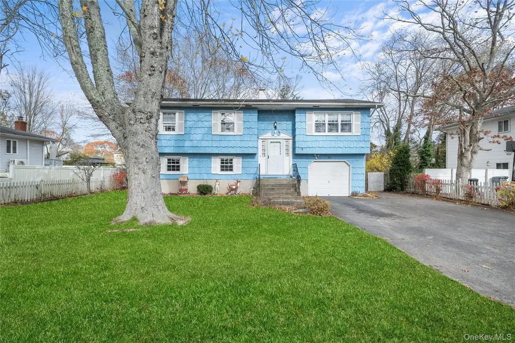 21 Lama Drive Shirley NY 11967