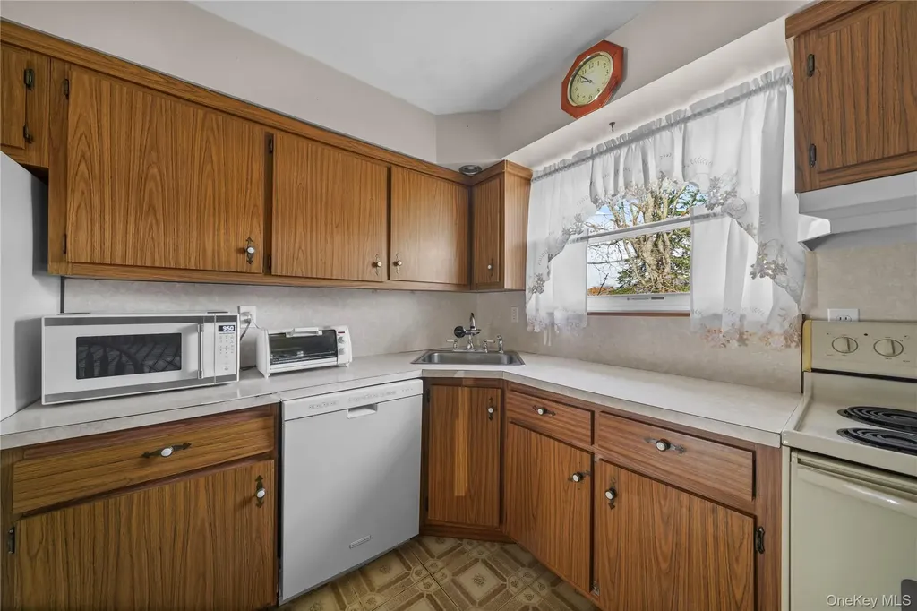 21 Lama Drive Shirley NY 11967