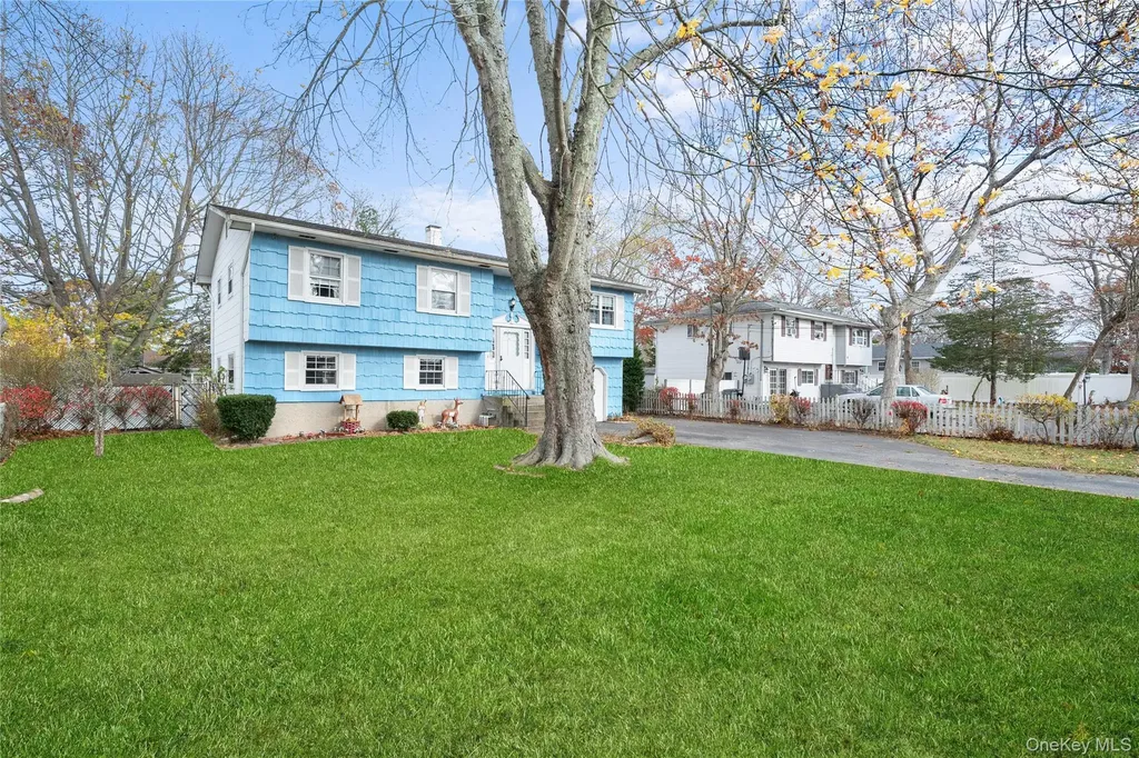 21 Lama Drive Shirley NY 11967