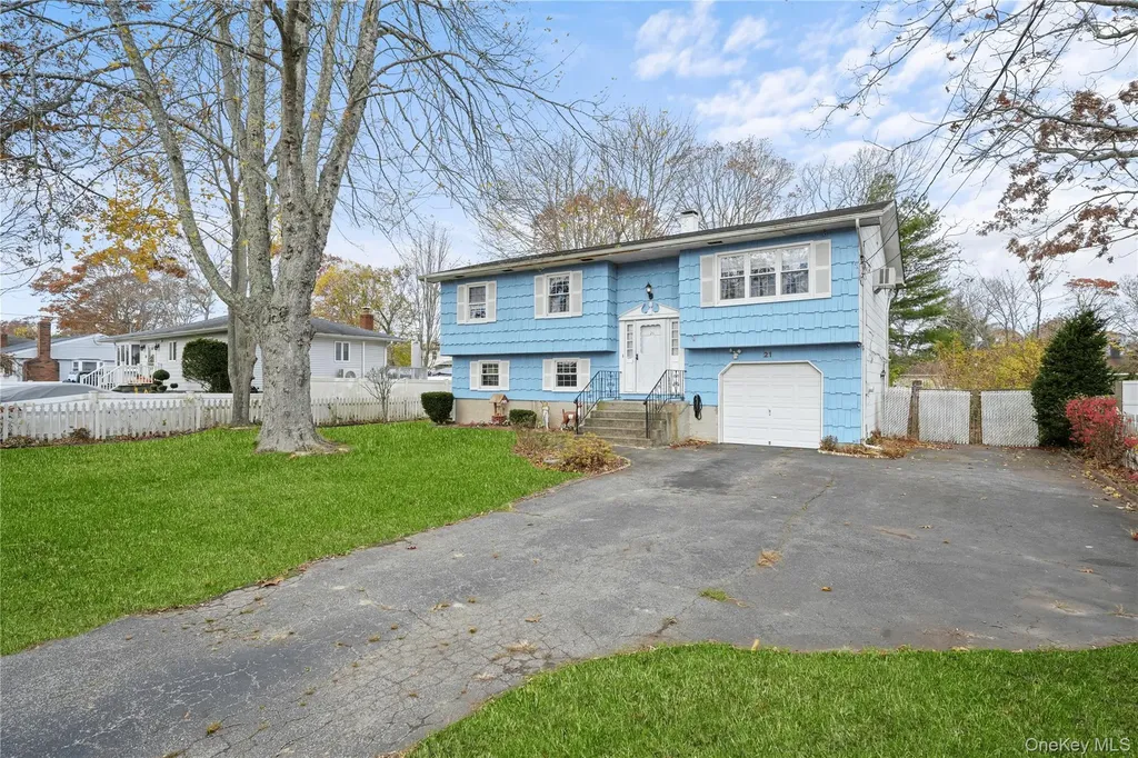 21 Lama Drive Shirley NY 11967
