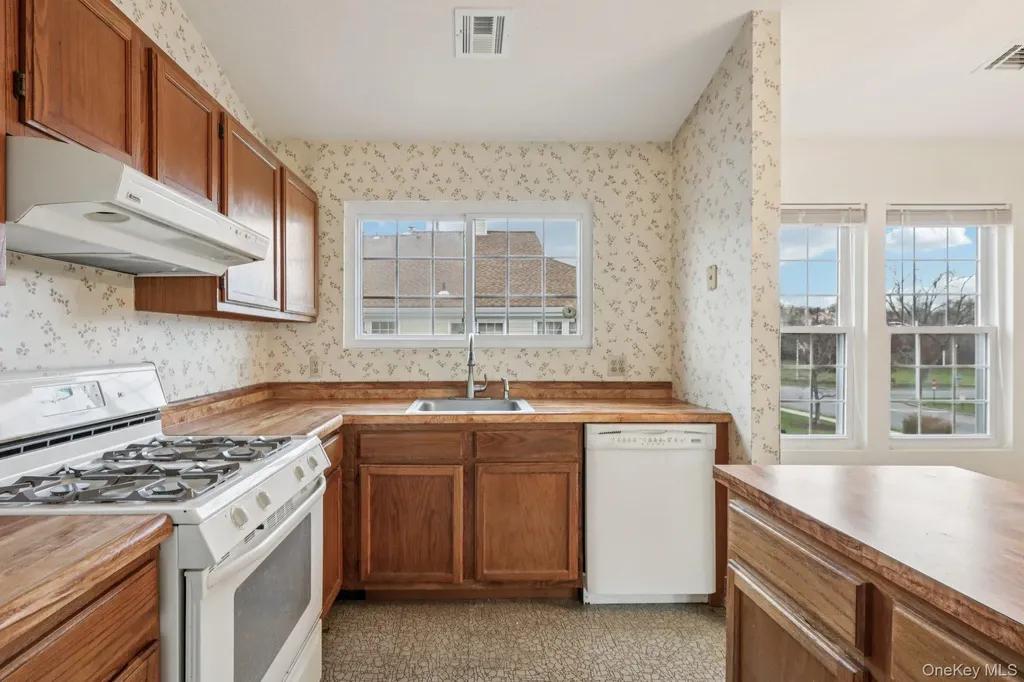 1401 Whispering Hills Chester NY 10918