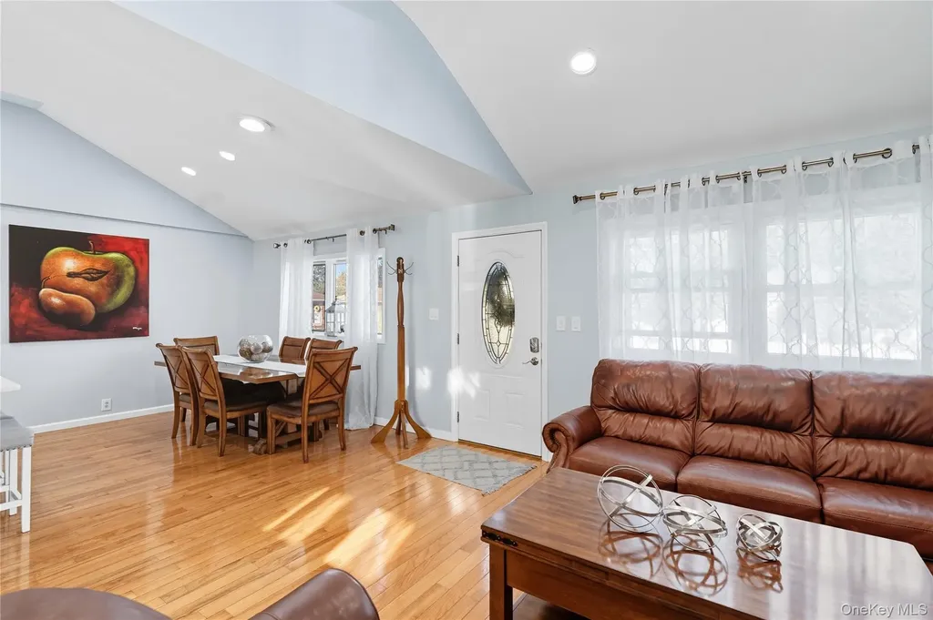 131 S 5th Street Bethpage NY 11714
