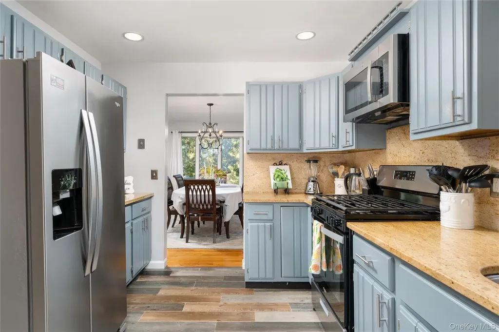 5 Bay Woods Drive Hampton Bays NY 11946