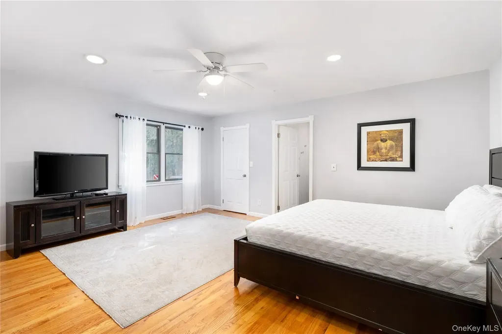 5 Bay Woods Drive Hampton Bays NY 11946