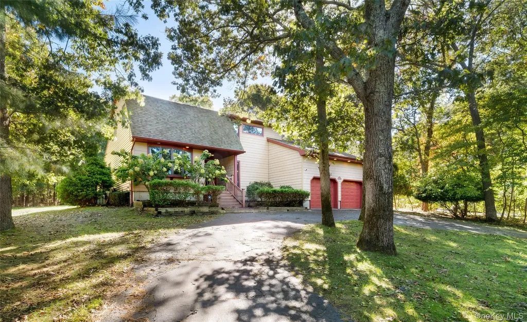 5 Bay Woods Drive Hampton Bays NY 11946