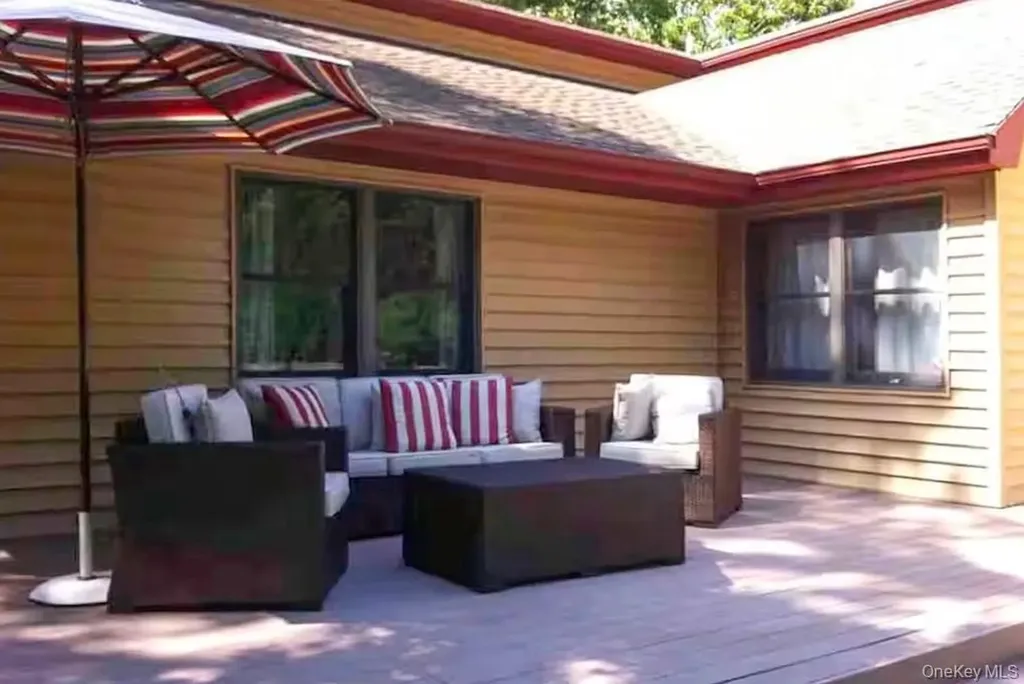5 Bay Woods Drive Hampton Bays NY 11946