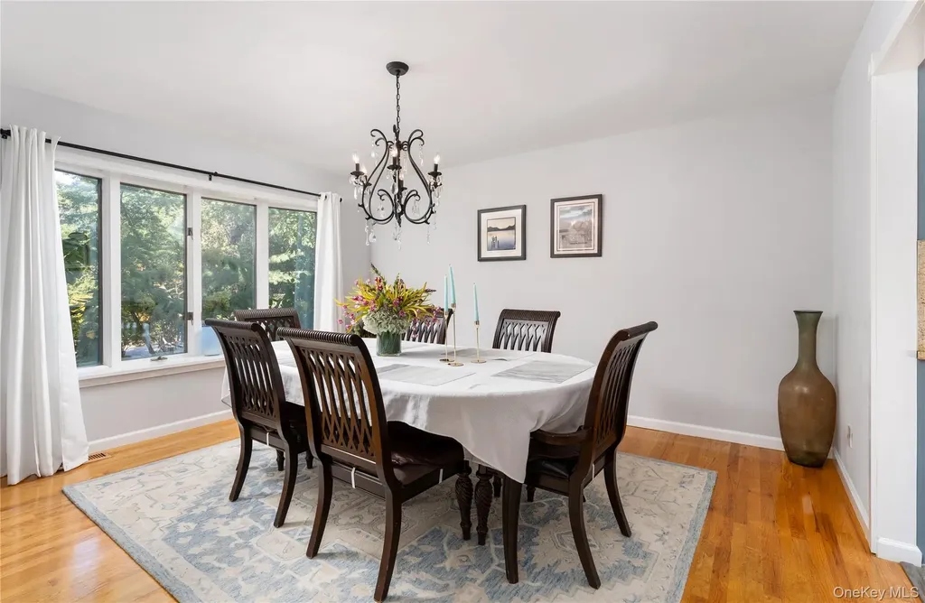 5 Bay Woods Drive Hampton Bays NY 11946