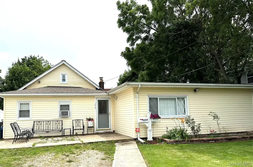 172 Argyle Avenue Uniondale NY 11553