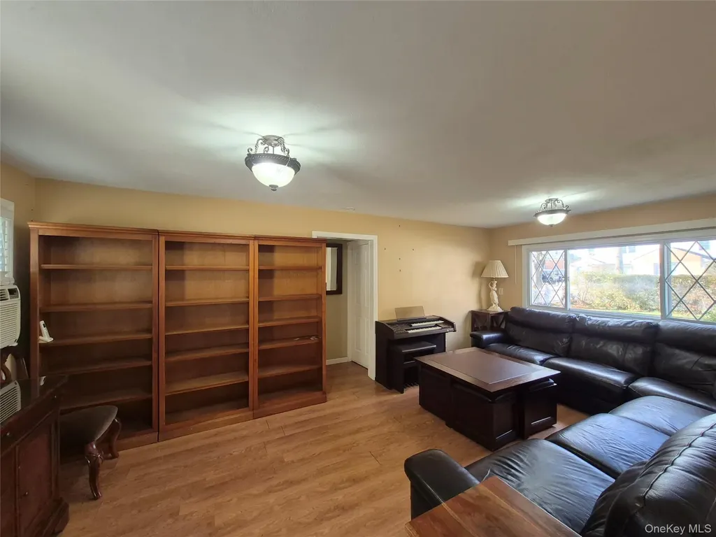 172 Argyle Avenue Uniondale NY 11553