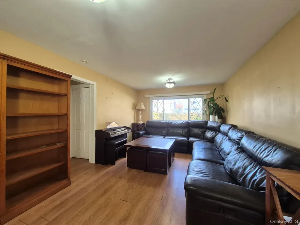 172 Argyle Avenue Uniondale NY 11553
