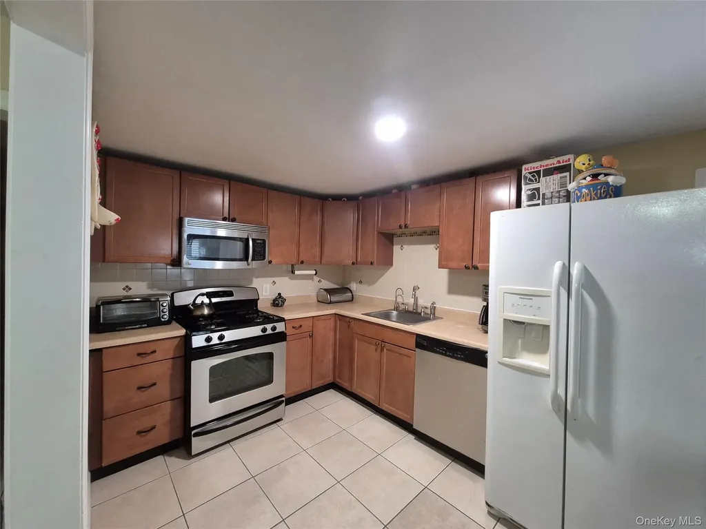 172 Argyle Avenue Uniondale NY 11553