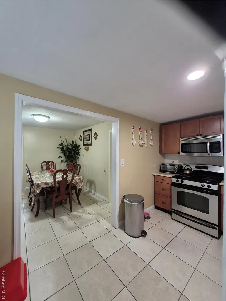 172 Argyle Avenue Uniondale NY 11553