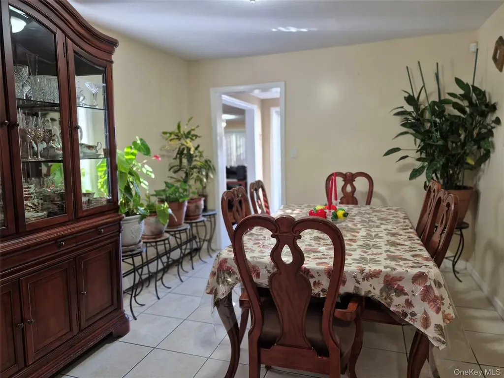 172 Argyle Avenue Uniondale NY 11553