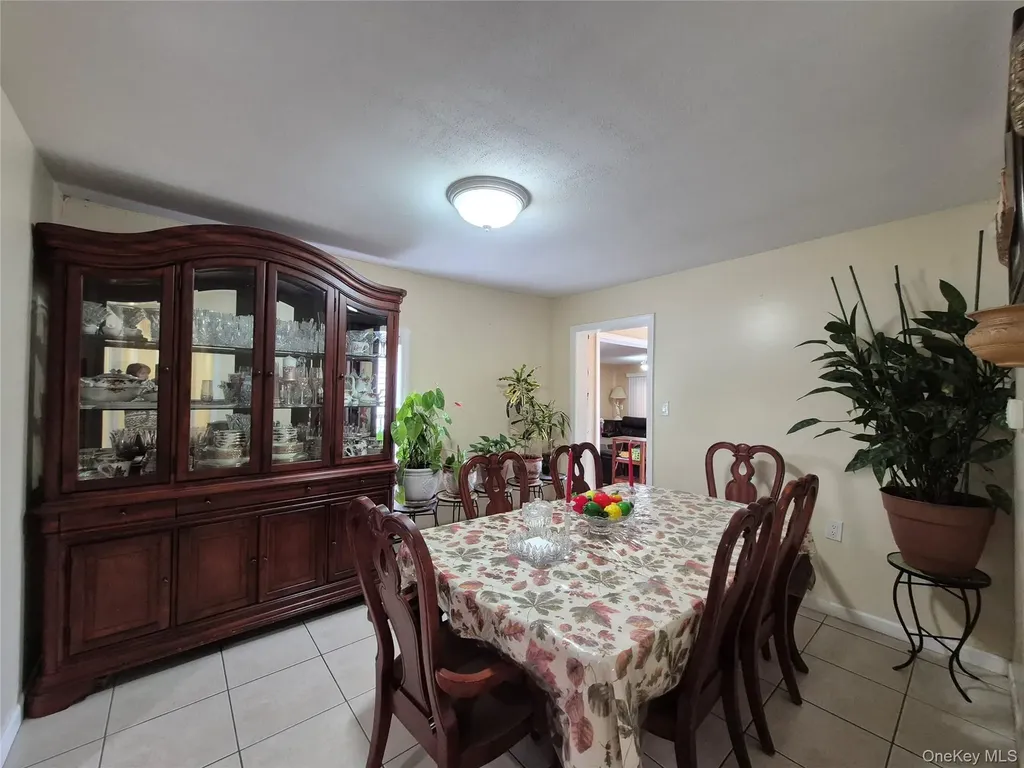172 Argyle Avenue Uniondale NY 11553
