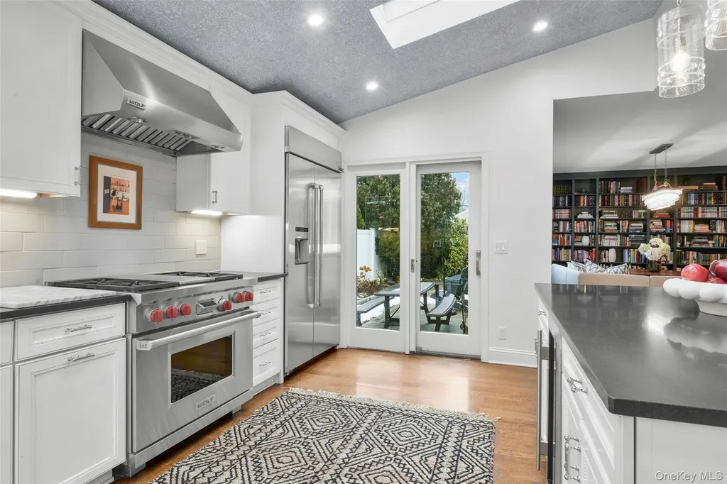 1096 Hunter Avenue Pelham NY 10803