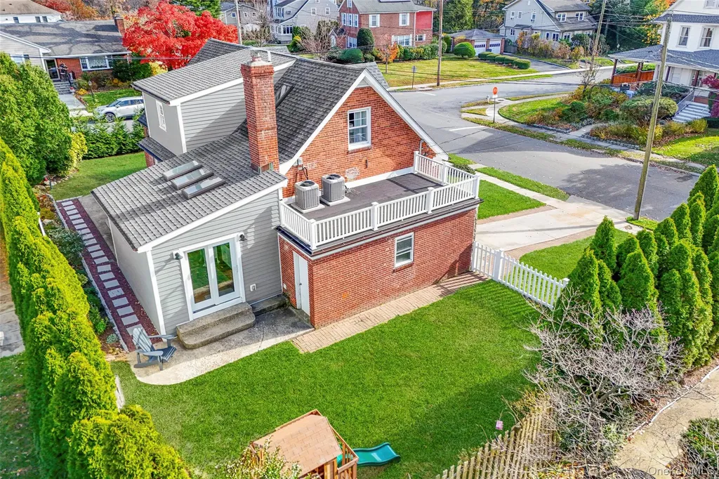 1096 Hunter Avenue Pelham NY 10803