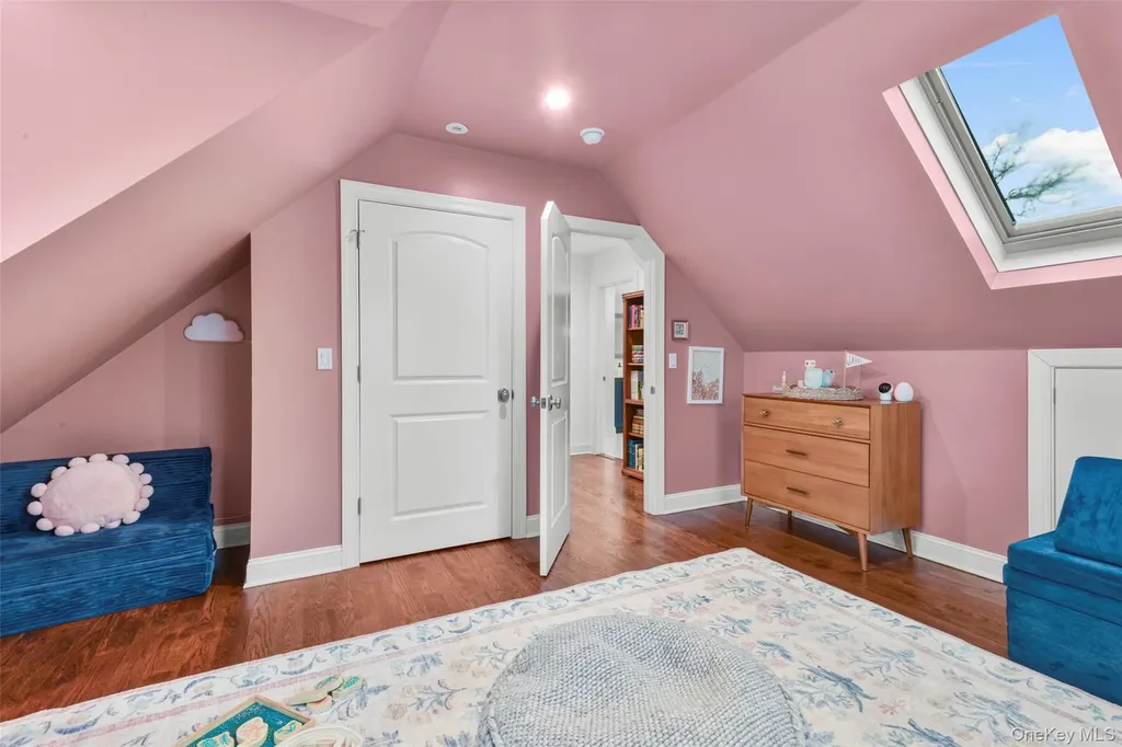 1096 Hunter Avenue Pelham NY 10803