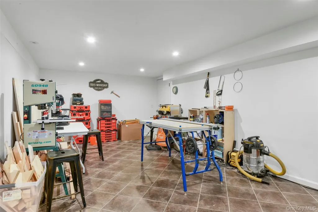 1096 Hunter Avenue Pelham NY 10803