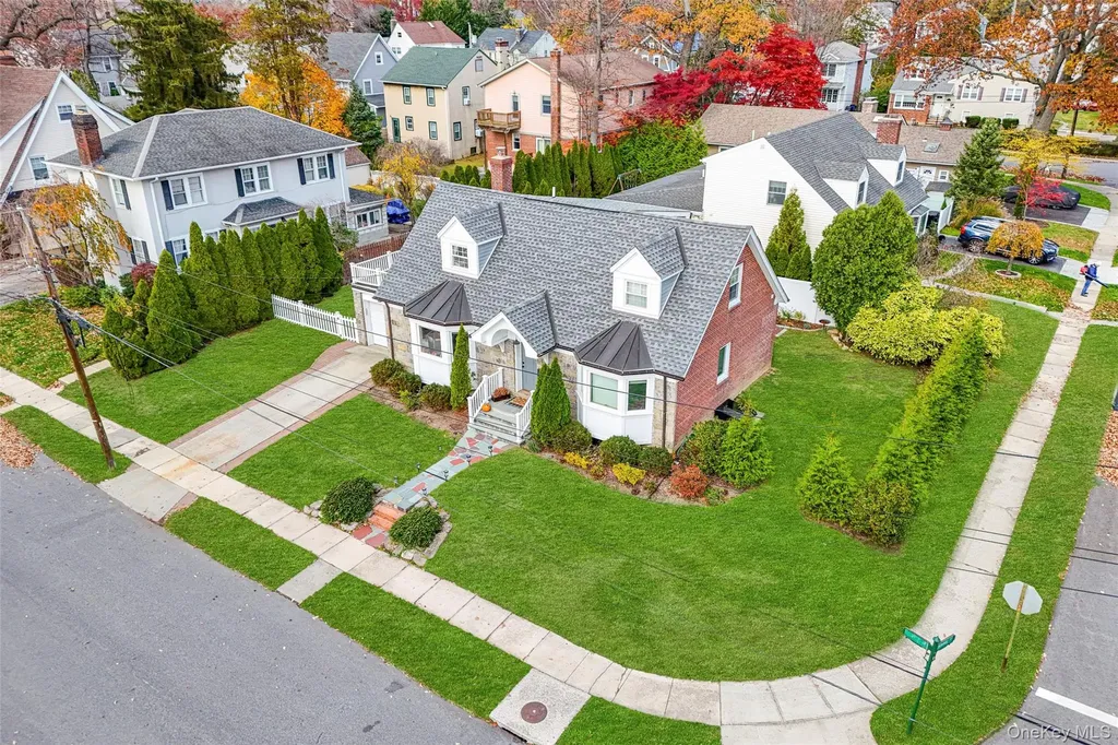 1096 Hunter Avenue Pelham NY 10803