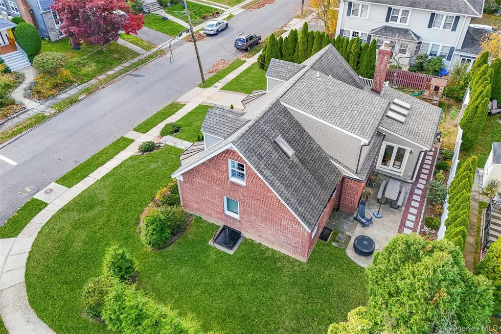 1096 Hunter Avenue Pelham NY 10803