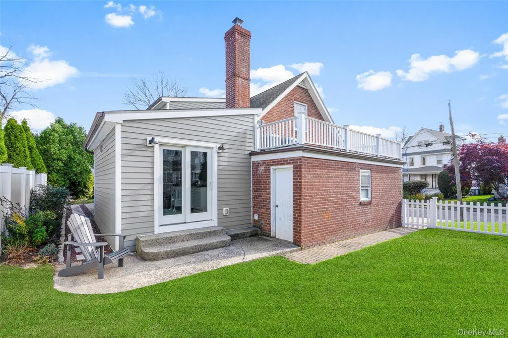 1096 Hunter Avenue Pelham NY 10803