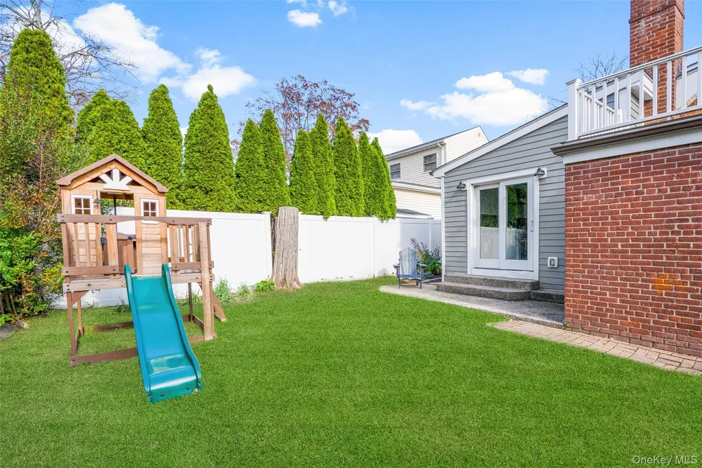 1096 Hunter Avenue Pelham NY 10803