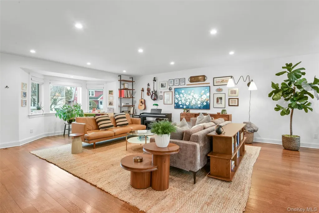 1096 Hunter Avenue Pelham NY 10803