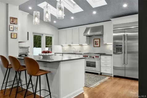 1096 Hunter Avenue Pelham NY 10803