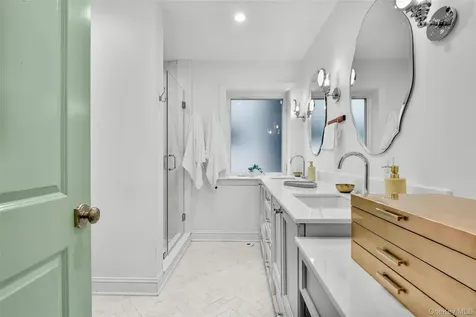 1096 Hunter Avenue Pelham NY 10803