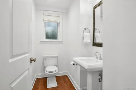 1096 Hunter Avenue Pelham NY 10803