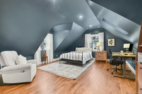 1096 Hunter Avenue Pelham NY 10803