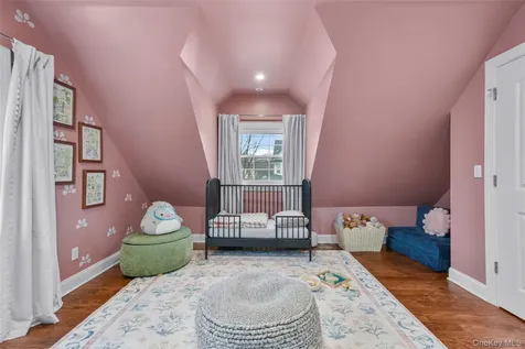 1096 Hunter Avenue Pelham NY 10803