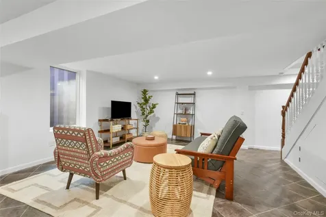 1096 Hunter Avenue Pelham NY 10803