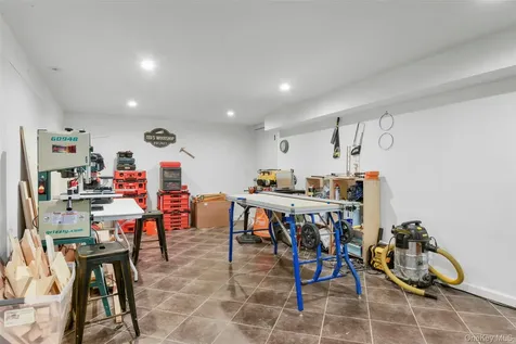 1096 Hunter Avenue Pelham NY 10803